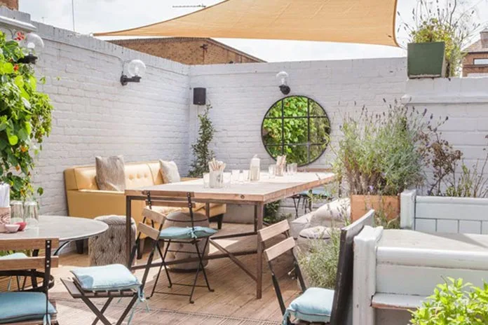 Outdoor Bars and Drinking Areas in London