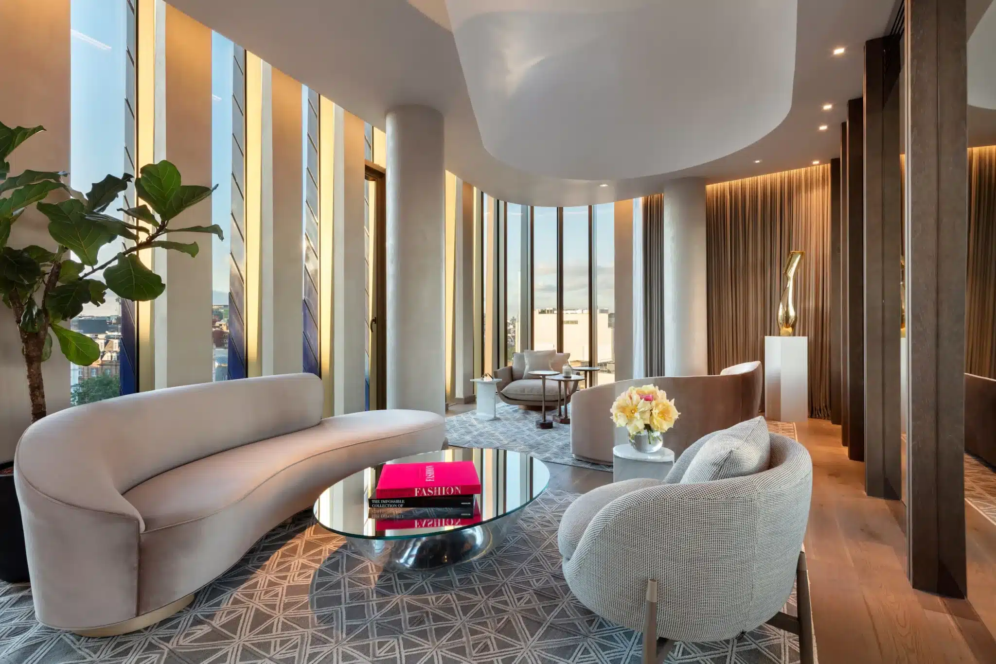 The Londoner Penthouse Suite C R E D I T Andrew Beasley ( )