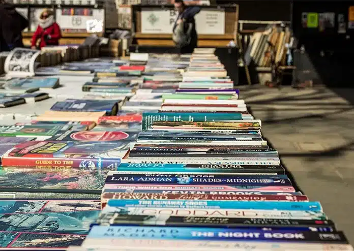 Southbank Book Shop - Outdoor activities to do in London