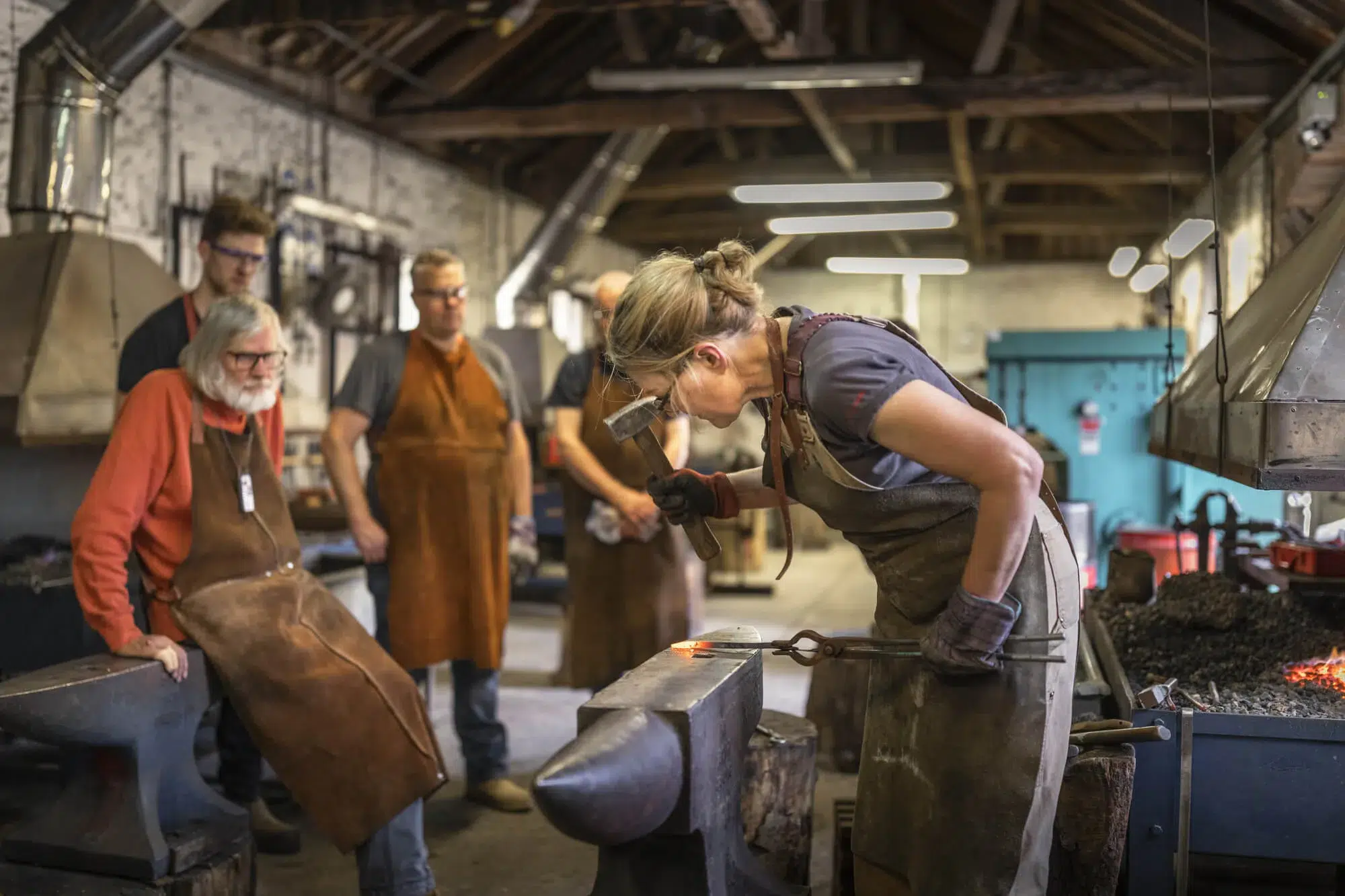 west dean blacksmithing with cara wassenberg. photo by chris ison 14